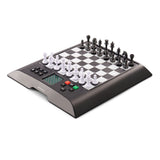 Millennium chess genius skakcomputer set fra sien mens computeren er slukket og brikkerne står i deres skak opstilling