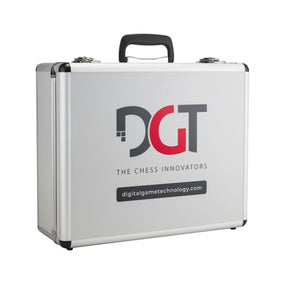 Opbevaring til skakure som er udviklet af DGT der laver skakure til skakorganet FIDE og deres turneringer. Kufferten er grå og DGT's logo er printet på