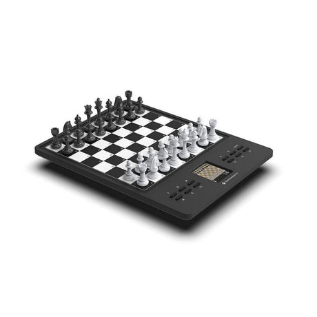 Millennium ChessChampion 2.0 skakcomputer i startposition, set fra en skrå vinkel (højre side).